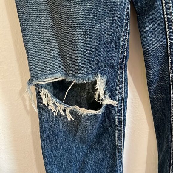 Everlane Button Fly Medium Blue Distressed “ The 90’s Cheeky Jean”  Cropped  33 - Picture 2 of 8